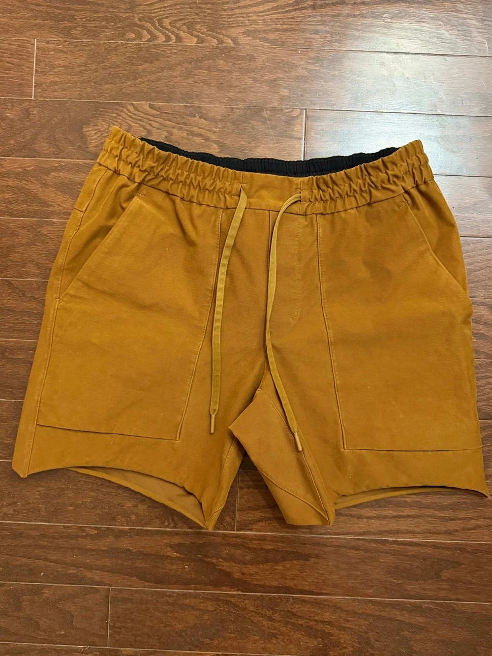 Lululemon Bowline Utilitech Shorts Burnt Camel Elastic 32” Waist Men’s Gorpcore